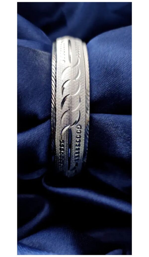 Silver kada